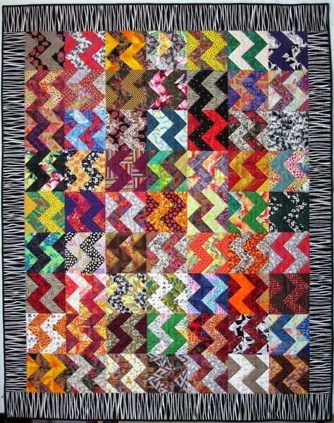 Exuberant Color: Streak of Lightning quilt by Wanda Hanson Quilt Themes, Chevron Quilts, Quilting Samples, Exuberant Color, Hst Quilts, Kaleidoscope Quilt, Cross Quilt, Swap Ideas, Flannel Quilts