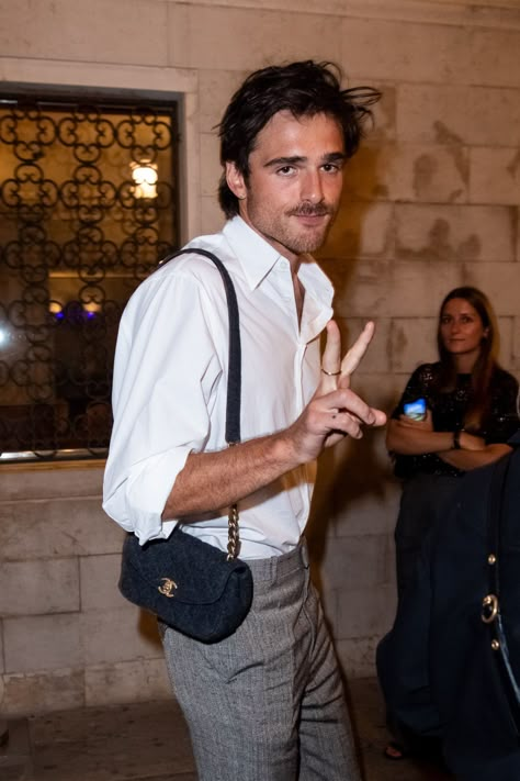 ❦ on X Men With Purses, Jacob Elordi Handbag, Jacob Elordi Purse, Jacob Elordi Style, Ceo Clothes, Fashion In 2023, Chanel Bag Outfit, Men Handbag, Chanel Men