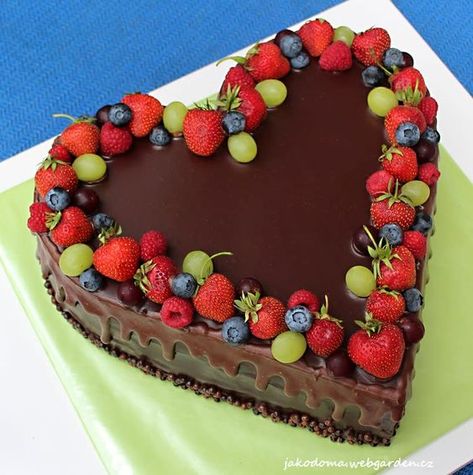 Heart Cake With Fruit, Chocolate Heart Cake Decoration, Heart Shaped Chocolate Cake, Heart Chocolate Cake, Chocolate Heart Cake, Chocolate Heart Cakes, Cake Decorated With Fruit, Chocolate Fruit Cake, Fruit Birthday Cake