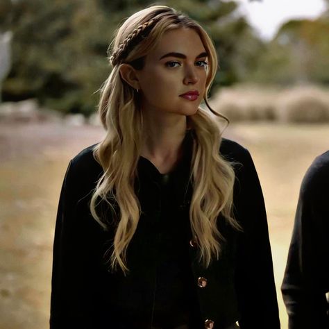 #lizziesaltzman #theoriginals #legacies #tvd #thevampirediaries #tvdu #fyp Lizzie Saltzman Outfits, Harry Potter Hairstyles, Vampire Hair, Jenny Boyd, Lizzie Saltzman, Legacy Tv Series, Hairstyle Inspo, Cool Braid Hairstyles, Peinados Fáciles Para Cabello Corto