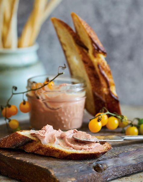 Liver Mousse, Chicken Liver Mousse, Chicken Liver, Light Meals, Snacks And Appetizers, Dips Appetizers, Special Diet, Mousse Recipes, Appetizers And Dips