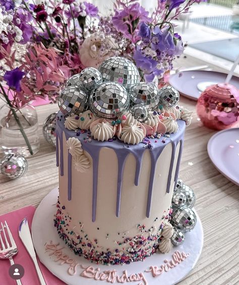 Disco Pastel, Eras Birthday Cake, Disco Theme Cake, Lavender Haze Birthday Party, Disco Ball Cake Aesthetic, Disco Birthday Cake Ideas, Purple Disco Cake, Cake With Disco Ball, Disco Ball Birthday Cake