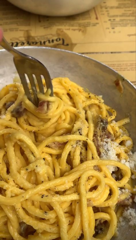 #italian #italy #italianfood #pasta #roma #aestheticedits #aesthetic Pasta Roma, Pasta Aesthetic, Aesthetic Italy, Macaroni Pasta, Order Food, Italian Recipes, Macaroni, Spaghetti, Pasta