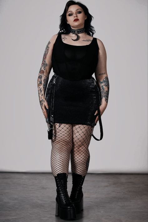 Chubby Goth Outfit, Plus Size Grunge Fashion, Plus Size Grunge Outfits, Plus Size Goth Fashion, Plus Size Goth Clothes, Plus Size Grunge, Gothic Queen, Killstar Clothing, Plus Size Goth