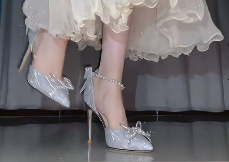 Korean Heels, Elegant Shoes Heels, Korean Shoes, Fairy Shoes, Heels Aesthetic, Pearl Shoes, Prom Dress Shoes, Fashion Shoes Heels, Shoes Heels Classy