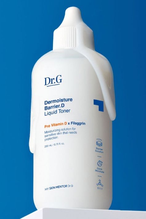 ✨ Experience intense hydration with Dr.G Dermoisture Barrier D Liquid Toner! ✨ This Korean toner deeply absorbs into the skin, moisturizing even the driest of skin types. Formulated with provitamin D and upgraded filagrin, it replenishes moisture and strengthens the skin's barrier. Elevate your skincare routine with this highly moisturizing toner and achieve a healthy, hydrated complexion from within! 💧🌟 #DrG #LiquidToner #KoreanSkincare #IntenseHydration Korean Toner, Moisturizing Toner, Korean Skincare, The Skin, Skincare Routine, Toner, Packaging Design, Sensitive Skin, Skin Types