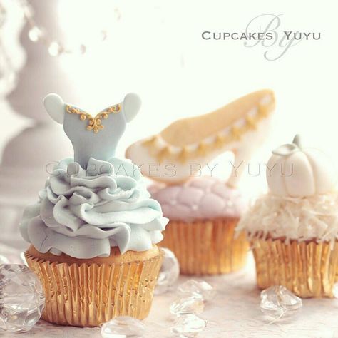 Cupcakes Decoration Disney, Cinderella Bridal Shower, Cinderella Cupcakes, Cinderella Birthday Party, Disney Bridal Showers, Cinderella Cake, Princess Tea Party, Cinderella Party, Cinderella Birthday