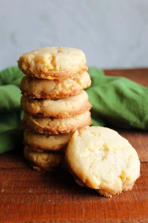 Grandma's Potato Chip Cookies - Cooking With Carlee Potato Chip Cookies, Plain Cookies, Classic Peanut Butter Cookies, Buttery Shortbread Cookies, Buttery Shortbread, Eggless Recipes, Air Fried Food, Summer Cookies, Potato Chip