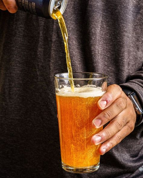 Beer Pour Beer Glass Photography, Beer Lifestyle Photography, Beer Product Photography, Beer Pic, Beer Pouring, Menu Photoshoot, Beer Shots, Beer Aesthetic, Graphic Design Food