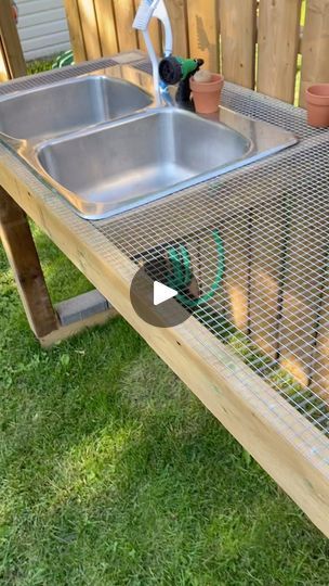 Diy Gardening Bench, Garden Table With Sink, Vegetable Garden Washing Station, Sink In Garden Ideas, Outdoor Potting Bench With Sink, Outdoor Garden Sink Station, Bench Outdoor Design, Diy Garden Station, Garden Sink Ideas Outdoor