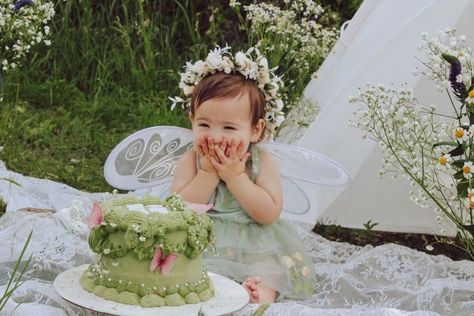 Fairy Birthday Photoshoot, Fairy First Birthday Cake, Fairy Theme Birthday Party, First Birthday Photoshoot, Baby First Birthday Themes, Fairy Theme, Fairy Garden Birthday Party, First Birthday Cake Smash, Baby Birthday Themes