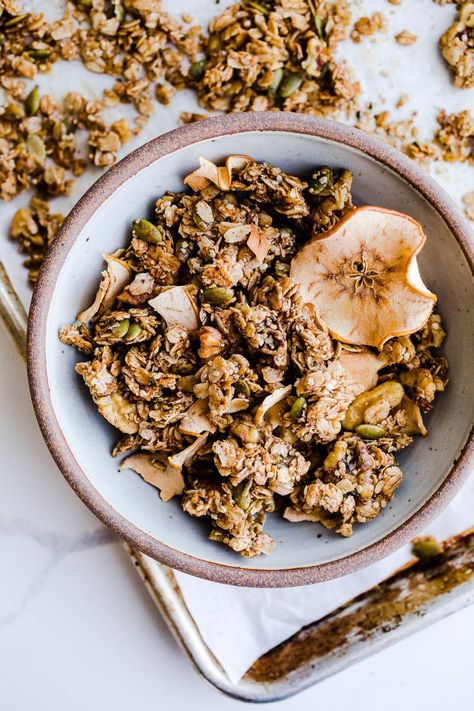 This healthy Apple Cinnamon Granola is made with healthy ingredients and sweetened with maple syrup. Perfect for breakfast or a snack! Gluten-free and vegan. Apple Granola Recipe, Apple Cinnamon Granola, Apple Granola, Apple Chips Recipe, Cinnamon Granola, Gluten Free Granola, Hemp Hearts, Delicious Gluten Free Recipes, Guilt Free Dessert