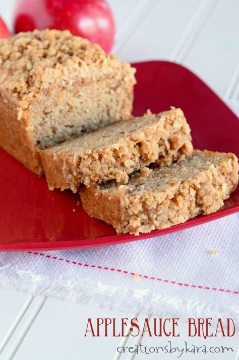 Applesauce Bread with cinnamon oat topping. Such a yummy fall bread recipe! Apple Sauce Bread, Recipe Using Applesauce, Fall Bread Recipes, Mini Bread Loaves, Canned Applesauce, Applesauce Bread, Apple Sauce Recipes, Fruit Bread, Loaf Recipes