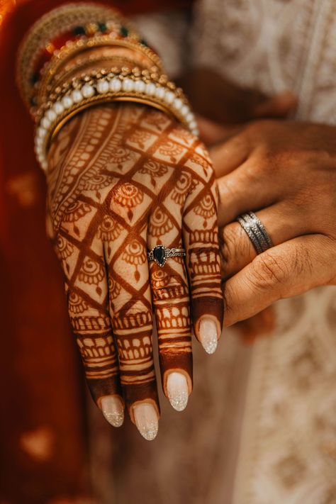 Nails Design Blue, Indian Wedding Nails, Engagement Indian, Nail Palette, Ivory Nails, Beautiful Indian Wedding, Wedding Henna Designs, Indian Nails, Wedding Day Nails