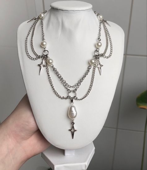 Y2k Chain Necklace, Goth Bracelets Diy, Acubi Necklace, Acubi Necklaces, Diy Chain Jewelry, Colar Aesthetic, Diy Grunge Jewelry, Acubi Jewelry, Alternative Cottagecore