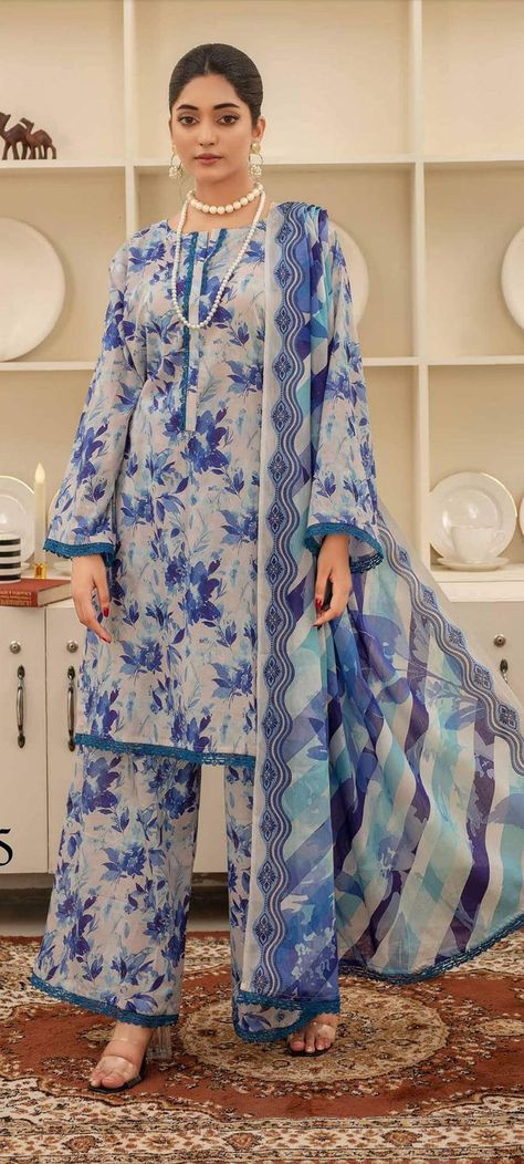 Printed Suits Design Pakistani, Suit Stitching Ideas, Kurtis Ideas, Suit Stitching, Lace Designs On Suits, Gala Designs, Shalwar Design, Kameez Design, Fashion Girl Design