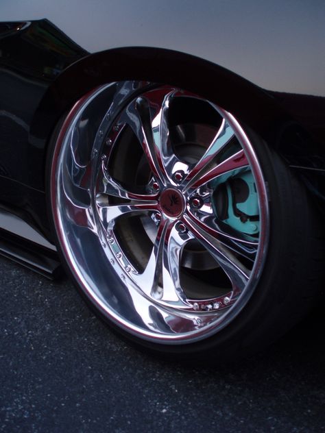 Black And Chrome Rims, Jdm Rims, Lowrider Trucks, Chrome Rims, Chrome Cars, Pimped Out Cars, Rims For Cars, Street Racing Cars, Chrome Wheels