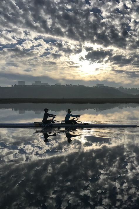 Nikes Aesthetic, Rowing Aesthetic, Row Aesthetic, Rowing Photography, Rowing Crew, Row Row Your Boat, Fitness Vision Board, Outdoors Tattoo, Boat Race