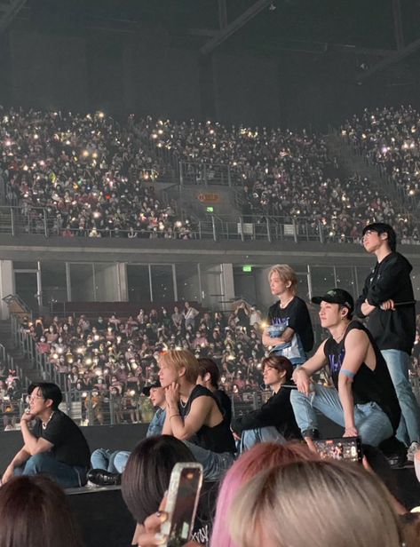 Concert Aesthetic, Kids Groups, Ideal Man, Group Pictures, Pop Idol, Homeless Children, Felix Stray Kids, Group Photos, Kids Shows