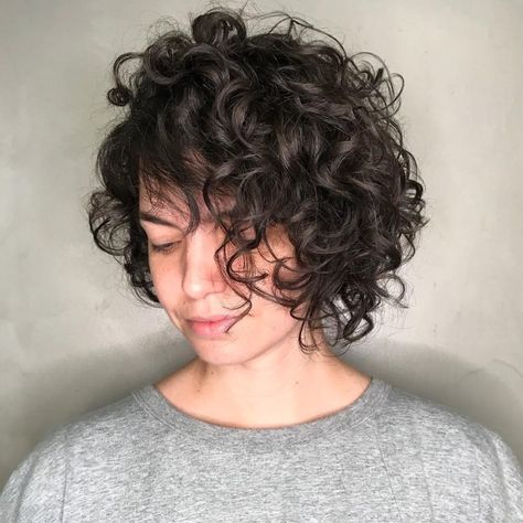 Wavy Layered Haircuts, Bob Riccio, Curly Angled Bobs, Undercut Haircut, Short Wavy Haircuts, Bob Haircut Curly, Thick Wavy Hair, Asymmetrical Hairstyles, Wavy Haircuts