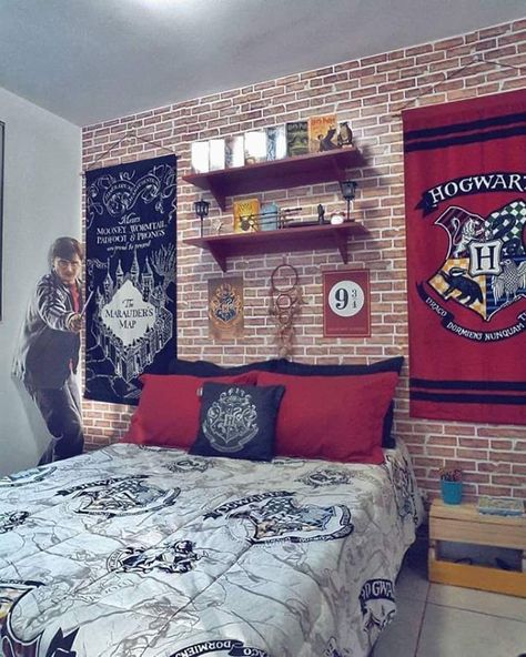 Harry Potter Room Ideas Bedrooms, Harry Potter Bedroom Aesthetic, Hogwarts Bedroom, Harry Potter Themed Bedroom, Harry Potter Room Decor, Harry Potter Bedroom, Theme Harry Potter, Interior Design Your Home, Boy Bedroom Design