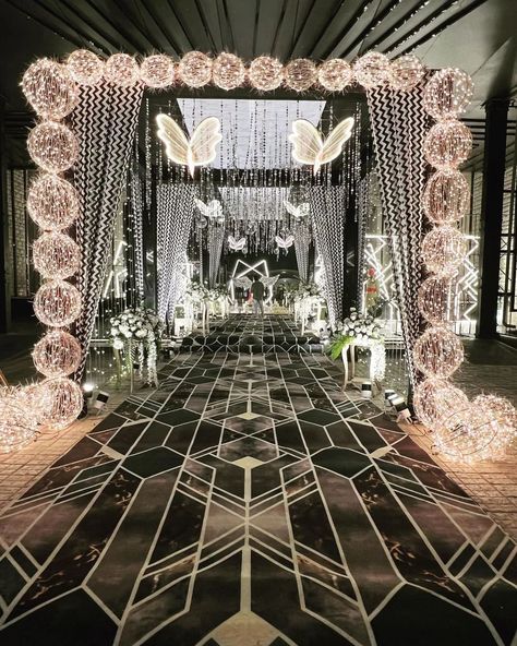 Sangeet Pathway Decor, Wedding Entry Ideas Reception Entrance, Mirror Walkway Wedding, Night Decoration Wedding, Sangeet Passage Decor, Wedding Passage Decoration, Wedding Entrance Decor Walkways, Event Gate Design Entrance, Wedding Pathway Decor