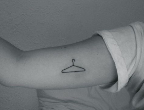 Hanger Tattoo, Neat Tattoos, Tattoo Ideas Males, Tattoo Ankle, Minimal Tattoos, Hidden Tattoos, Text Tattoo, Dainty Tattoos, Girly Tattoos