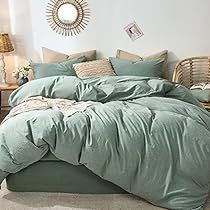 Green Duvet Cover Aesthetic, Comfy Guest Room, Sage Duvet Cover, Cozy Neutral Decor, King Bed Comforter Ideas, Sage Comforter Bedroom, Sage Green Bedding Aesthetic, Linen Bedroom Ideas, Bed Comforter Ideas