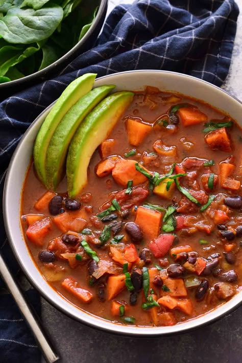 Sweet Potato Black Bean Chili - The Stingy Vegan Vegetarian Nut Roast, Chili Side Dishes, Black Bean Chili Recipe, Lunch Stuff, Sweet Potato Black Bean Chili, Chili Recipe With Black Beans, Pumpkin Chili Recipe, Sweet Potato Black Bean, Vegetarian Chili Recipe