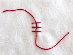 Selvage Blog: Another Way to Tie a Quilt - Sheaf Stitch How To Tack A Quilt, Quilt Knots, Tying A Quilt, Quilt Tying, Tied Quilts, Knot Quilt, Quilt Board, Hand Quilting Patterns, Quilting 101