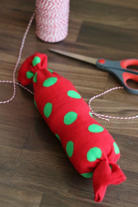 Dog Toys Indestructable Diy, Dog Gift Basket Ideas Diy, Diy Pet Accessories To Sell, Pet Crochet, Handmade Dog Toys, Dog Gift Basket, Homemade Dog Toys, Pet Crafts, Ella Bella