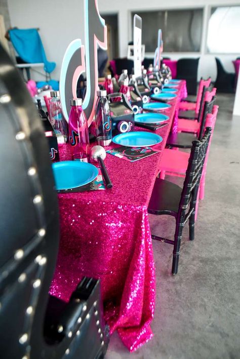 Tik Tok Birthday Party Ideas, Tik Tok Birthday Party, Tik Tok Party, Tik Tok Birthday, Birthday Party Table Decorations, Bday Party Kids, Picnic Theme, Kids Birthday Themes, Birthday Party Tables