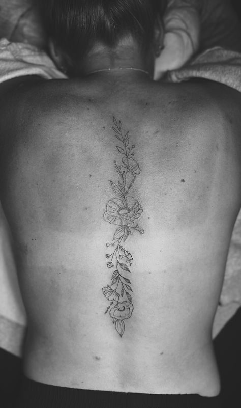 Narcissus And Gladiolus Flower Tattoo, August Flower Spine Tattoo, Poppy Tattoo Spine, Poppy And Gladiolus Tattoo Design, Poppy Flower Tattoo Spine, Poppy Tattoo On Ribs, Poppy Flower Spine Tattoo, Poppy Vine Tattoo, Poppy Spine Tattoo