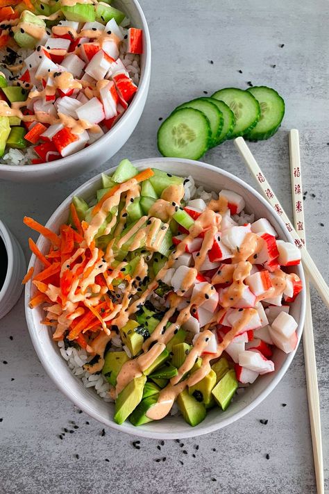 Sushi Bowl Sauce, California Roll Sushi Bowl, Homemade Chicken Fried Rice, Crab Sushi, California Roll Sushi, Sushi Bowl Recipe, Poke Bowl Recipe, Roll Sushi, Easy Sushi