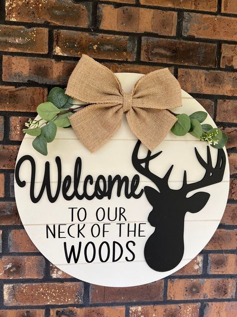 Western Door Hangers Wood Signs, Cricut Crafts To Sell, Welcome Door Sign, Deer Signs, Hanger Ideas, Welcome Signs Front Door, Western Bedroom, Farmhouse Door, Door Hangers Diy