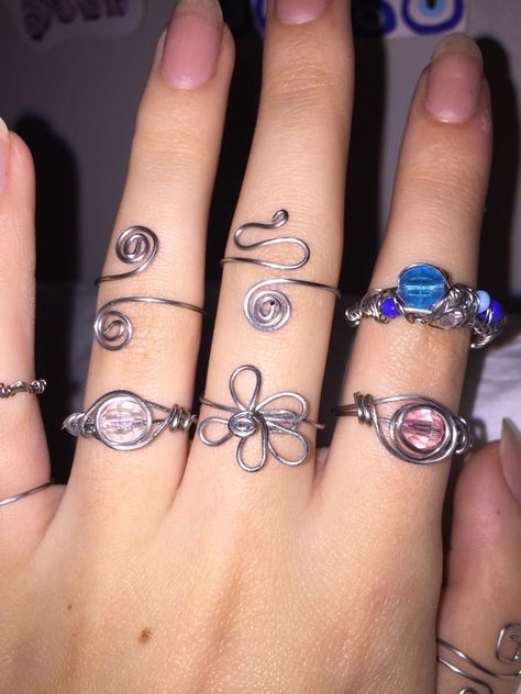 Wire Rings Ideas, Handmade Wire Rings, Rings Trendy, Wire Jewelry Rings, Indie Jewelry, Jewelry Aesthetic, Diy Wire Jewelry, How To Make Rings, Dope Jewelry