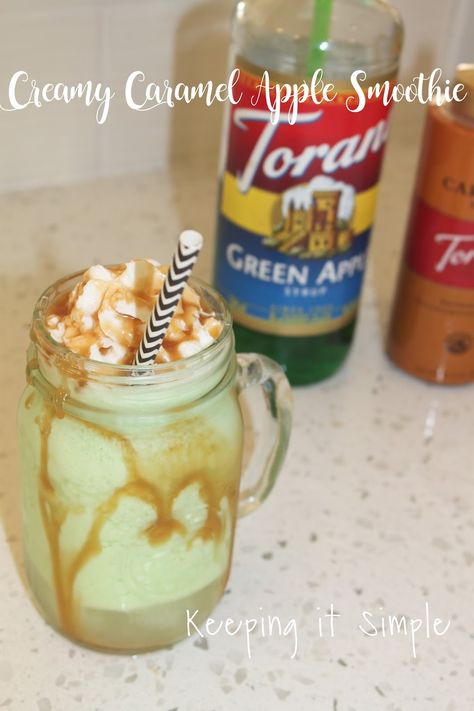 Creamy Caramel Apple Smoothie Recipe - Keeping it Simple Caramel Apple Suckers, Caramel Apple Smoothie, Apple Smoothie Recipes, Sweet Drinks, Candy Apples, Caramel Apples, Mouth Watering, Smoothie Recipes, Yummy Treats