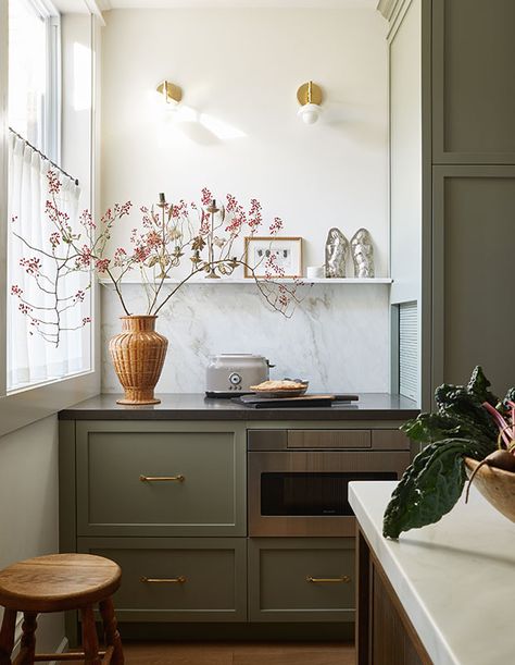 Penthouse Kitchen, Mudroom Cabinets, Black White Kitchen, Style Anglais, Maurice Sendak, Shaker Style Cabinets, Two Tone Kitchen, Condo Kitchen, Century Home