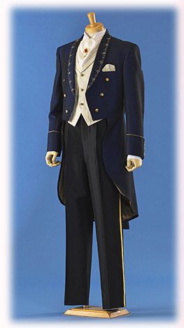 Beast suit for the groom Wedding Attire For Men, Prince Suit, Beauty And Beast Wedding, Prince Clothes, Mens Wedding Attire, Kids Winter Fashion, Disney Japan, Black Costume, Tokyo Disney