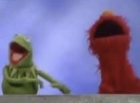 Elmo Sesame Street Pfp, Sesame Street Matching Pfp, Elmo Matching Pfp, Crazy Elmo, Funny Elmo, Kermit The Frog Meme, Kermit The Frog Memes, Elmo Memes, Elmo Wallpaper