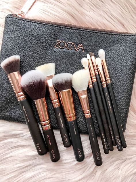 Zoeva Brushes, Mac Makeup Looks, How To Wash Makeup Brushes, Make Up Designs, Natural Makeup Tips, Clear Cosmetic Bag, Best Natural Makeup, Makeup Accesories, Brush Sets