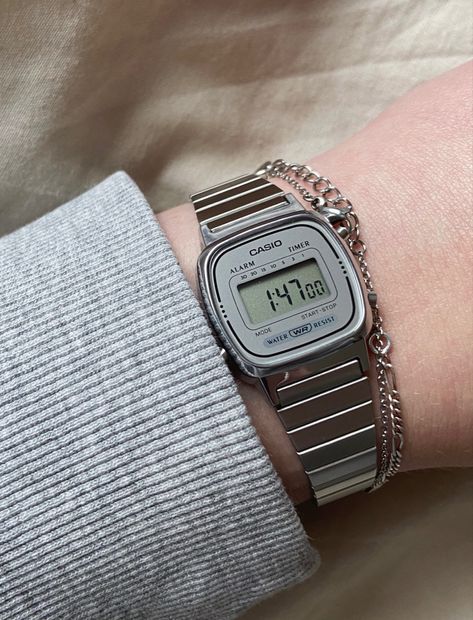 Classy Watches Women, Womens Watches Minimalist, Casio Vintage Watch Woman, Casio Watch Aesthetic, Vintage Casio Watch, Trendy Watches Women, Vintage Saat, Aesthetic Watch, Casio Watch Women