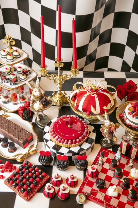 Queen Of Hearts Desserts, Alice In Wonderland Themed Desserts, Alice In Wonderland Dessert Ideas, Alice In The Wonderland Party, Alice In Wonderland Desserts, Alice In Wonderland Themed Food, Alice In Wonderland Food Ideas, Alice In Wonderland Theme Party, Alice In Wonderland Food