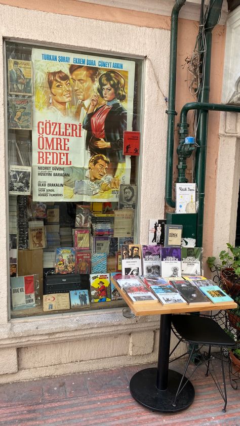 Aesthetic Book Shop, Turkey Culture, Turkey Vacation, Turkey Country, Autumn In New York, Turkish Culture, Book Shop, Turkish Beauty, Book Store