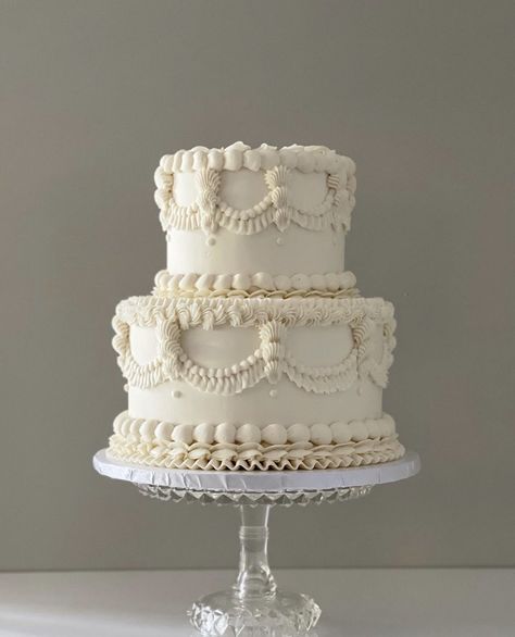 Vintage Wedding Cakes 1920s, Old School Piping Wedding Cake, Two Tiered Vintage Cake, Tea Party Wedding Cake, 2 Tier Vintage Wedding Cake, Vintage Two Tier Cake, Blue Lambeth Cake, Two Tier Vintage Cake, Vintage Inspired Wedding Cake