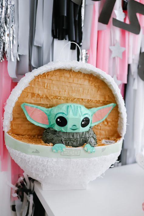 Star Wars Birthday Party For Girls - The Gray Ruby Diaries Star Wars Pinata, Girls Star Wars Party, Star Wars Themed Birthday Party, Yoda Party, Star Wars Birthday Cake, Star Wars Theme Party, Birthday Pinata, Piñata Ideas, Star Wars Decor