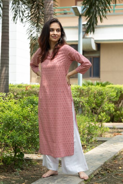 Kurta And Palazzo Casual, White Palazzo Outfit Indian, Cotton Kurti Designs Straight, Daily Wear Salwar Suit Designs, Basic Suits Women Indian, Simple Kurti For College Wear, Kurti Daily Wear, Daily Wear Kurta Designs, Kurta For College Students