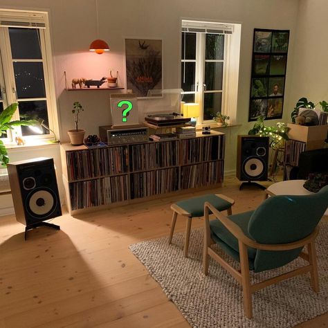 Record Listening Area, Music Corner Ideas, Sound System Living Room, Turntable Furniture Design, Sound Exhibition, Record Corner, My Taste In Music, Vinyl Record Room, Turntable Setup