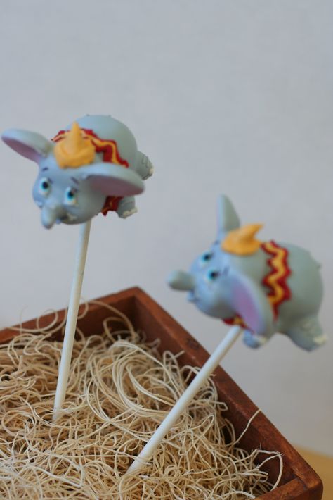 Dumbo Cake Pops Artisan Cake, Disney Cake Pops, Dumbo Cake, Dumbo Birthday, Dumbo Birthday Party, Animal Cake Pops, Disney Sweets, Disney Inspired Food, Recipes Tutorials