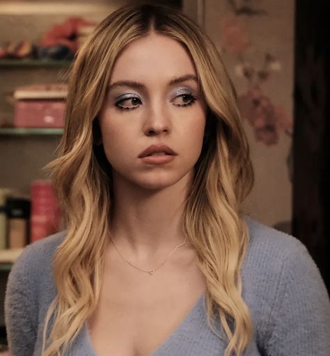 Jessica Riley, Cassie Howard, Euphoria Fashion, Sydney Sweeney, Maquillaje De Ojos, Serie Tv, Pretty People, Beautiful People, Makeup Looks